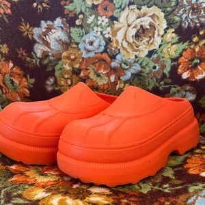 Sorel Caribou Clogs Women’s Size 6